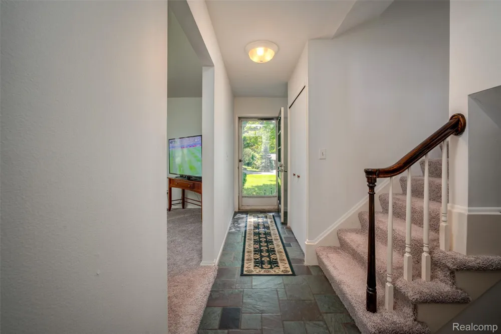 6826 Spruce Drive Bloomfield Hills City, MI 48301