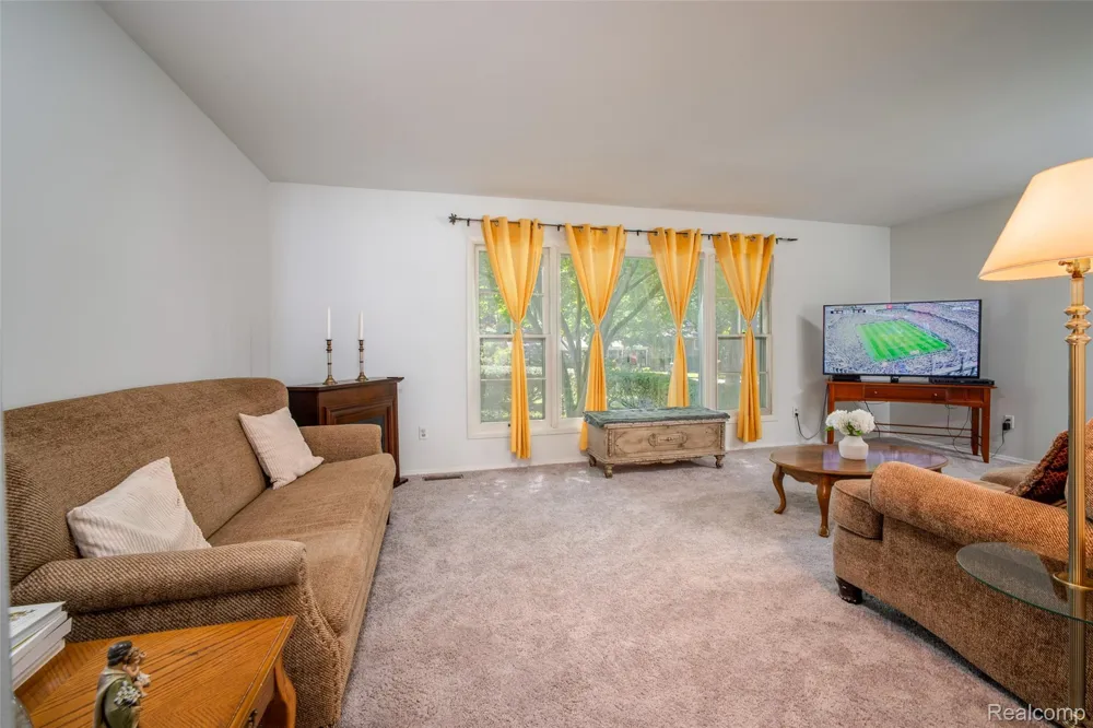 6826 Spruce Drive Bloomfield Hills City, MI 48301