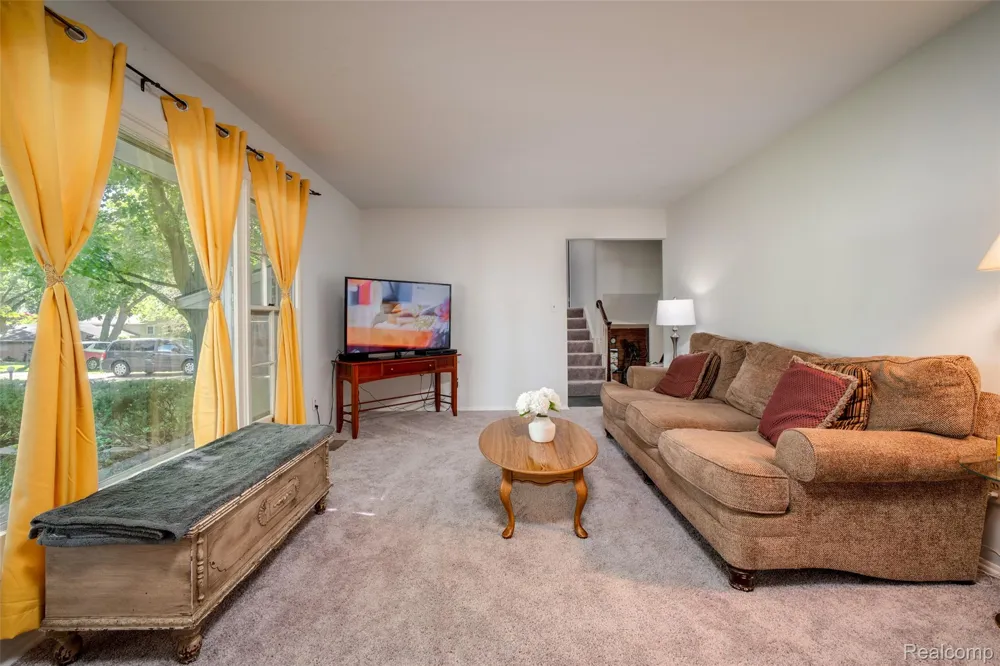 6826 Spruce Drive Bloomfield Hills City, MI 48301