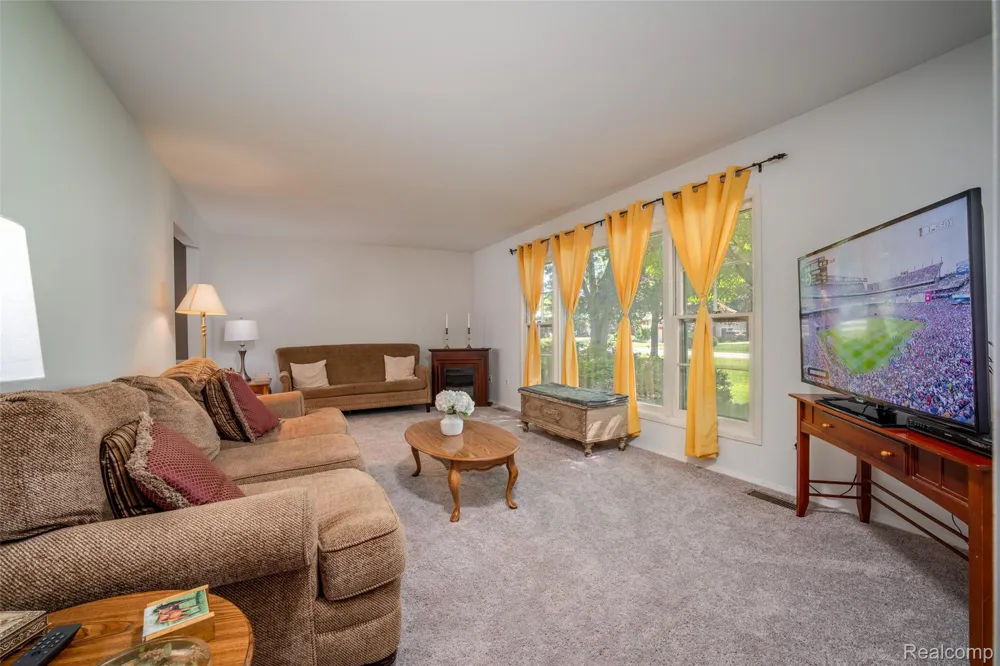 6826 Spruce Drive Bloomfield Hills City, MI 48301