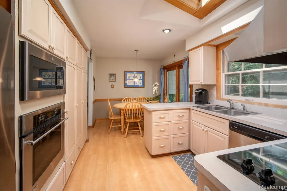 6826 Spruce Drive Bloomfield Hills City, MI 48301