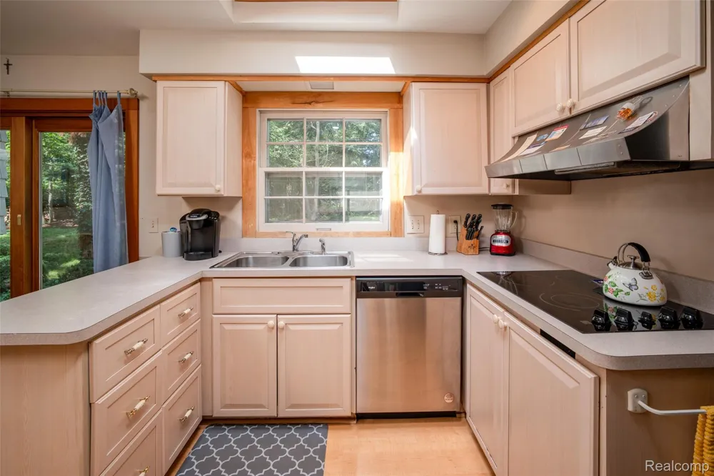 6826 Spruce Drive Bloomfield Hills City, MI 48301