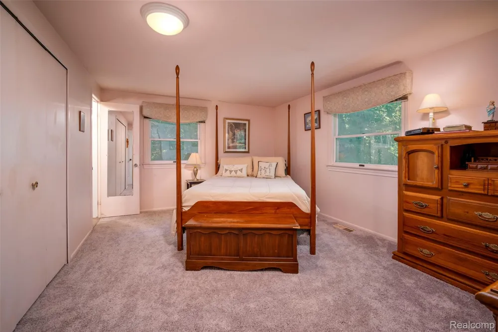 6826 Spruce Drive Bloomfield Hills City, MI 48301