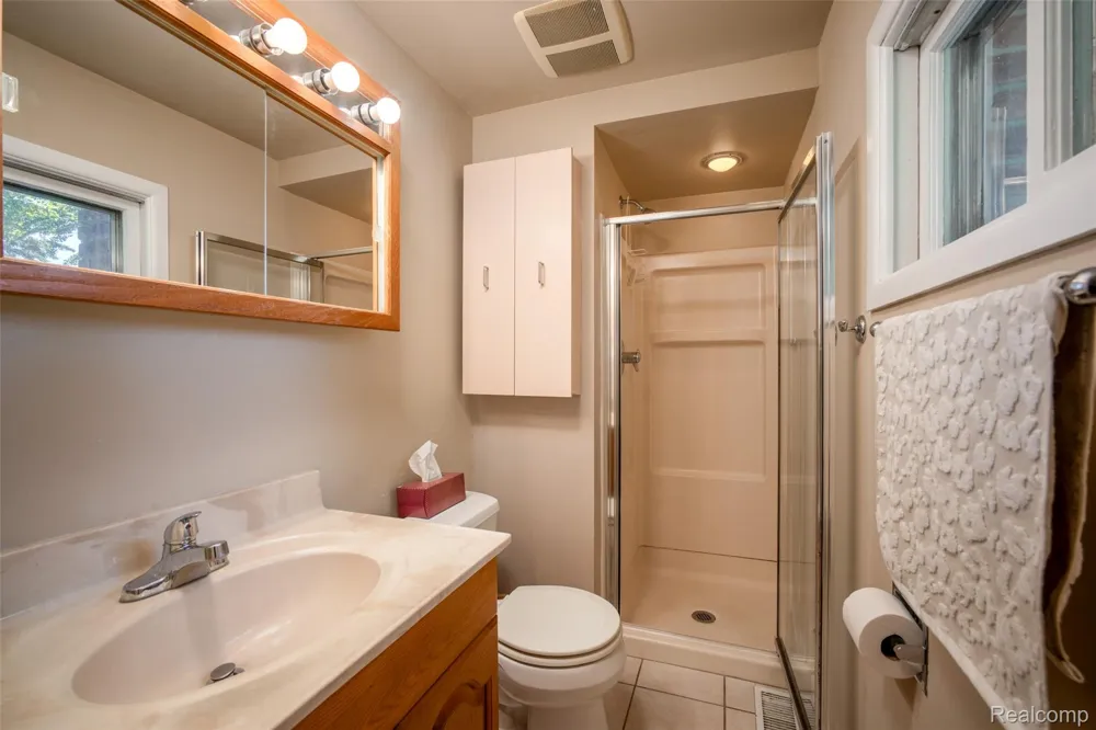 6826 Spruce Drive Bloomfield Hills City, MI 48301