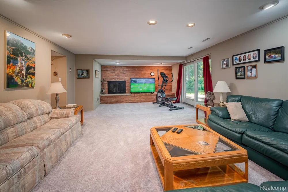 6826 Spruce Drive Bloomfield Hills City, MI 48301