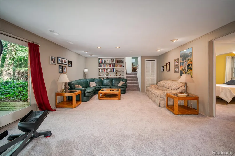 6826 Spruce Drive Bloomfield Hills City, MI 48301