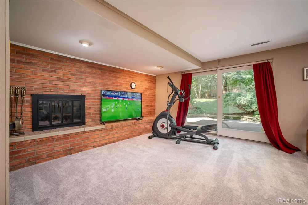 6826 Spruce Drive Bloomfield Hills City, MI 48301