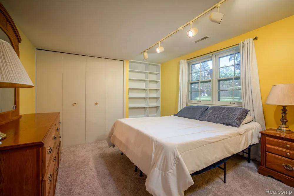 6826 Spruce Drive Bloomfield Hills City, MI 48301