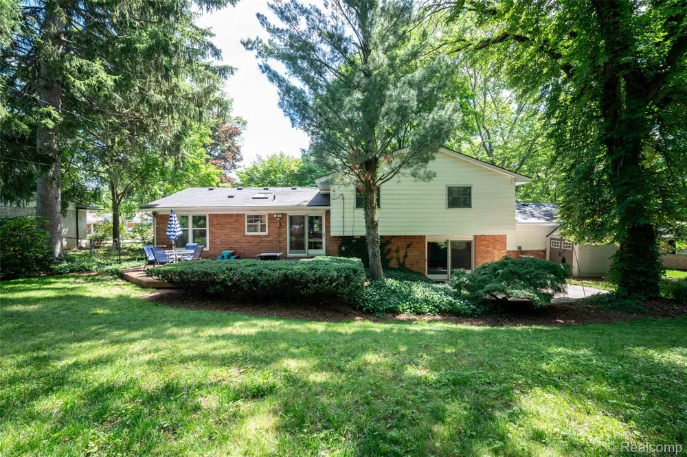 6826 Spruce Drive Bloomfield Hills City, MI 48301