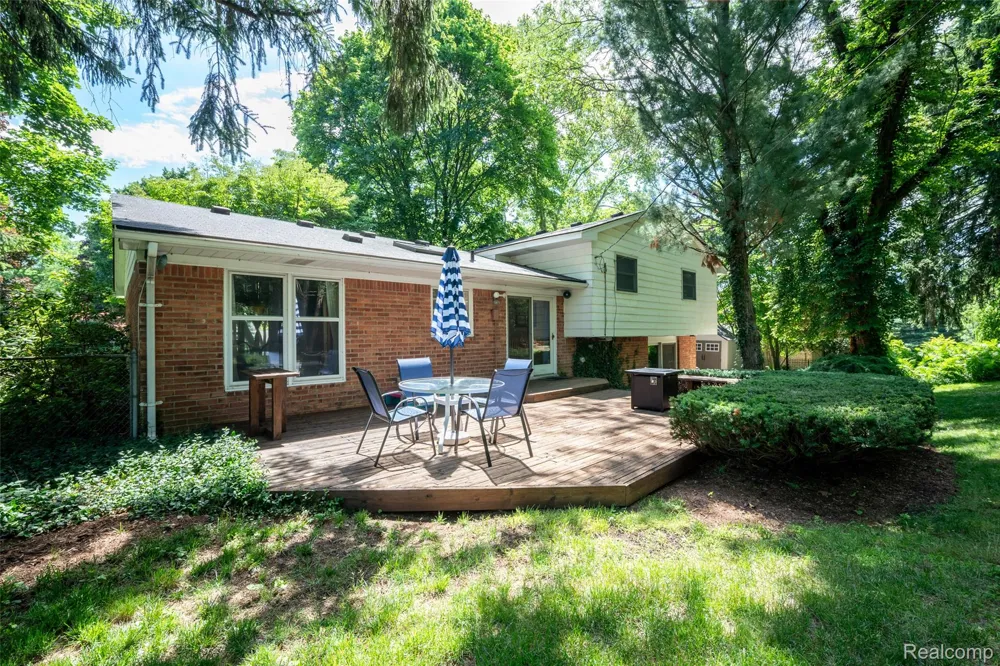 6826 Spruce Drive Bloomfield Hills City, MI 48301