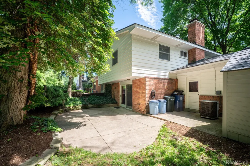 6826 Spruce Drive Bloomfield Hills City, MI 48301