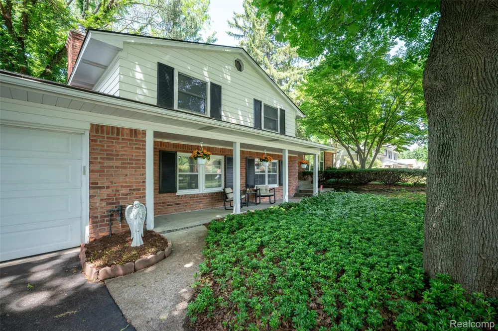 6826 Spruce Drive Bloomfield Hills City, MI 48301