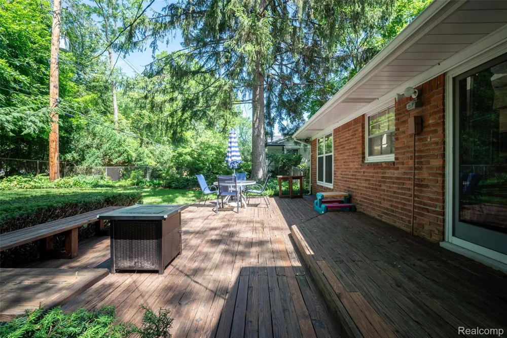 6826 Spruce Drive Bloomfield Hills City, MI 48301