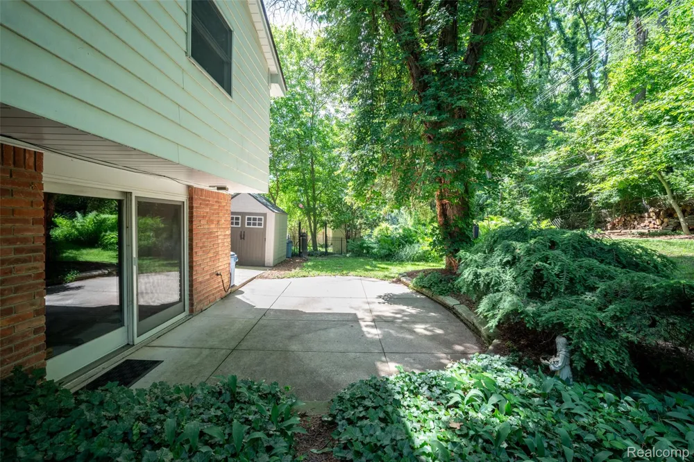6826 Spruce Drive Bloomfield Hills City, MI 48301