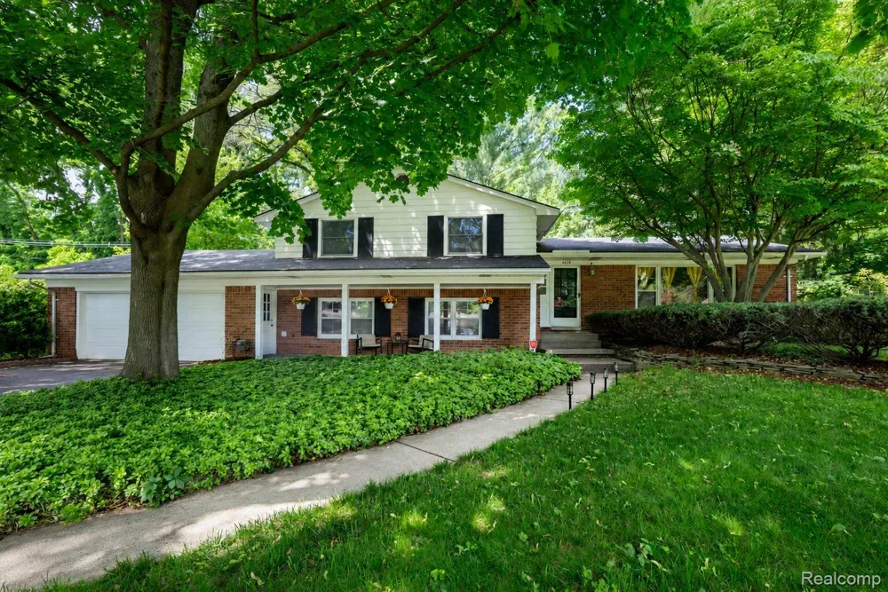 6826 Spruce Drive Bloomfield Hills City, MI 48301