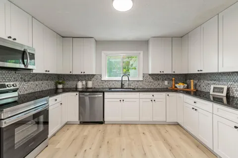 208 Flora Circle