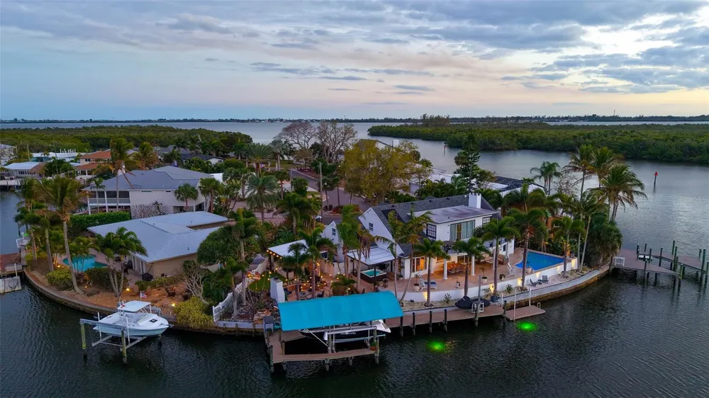 10432 SPOONBILL ROAD W Bradenton, FL 34209