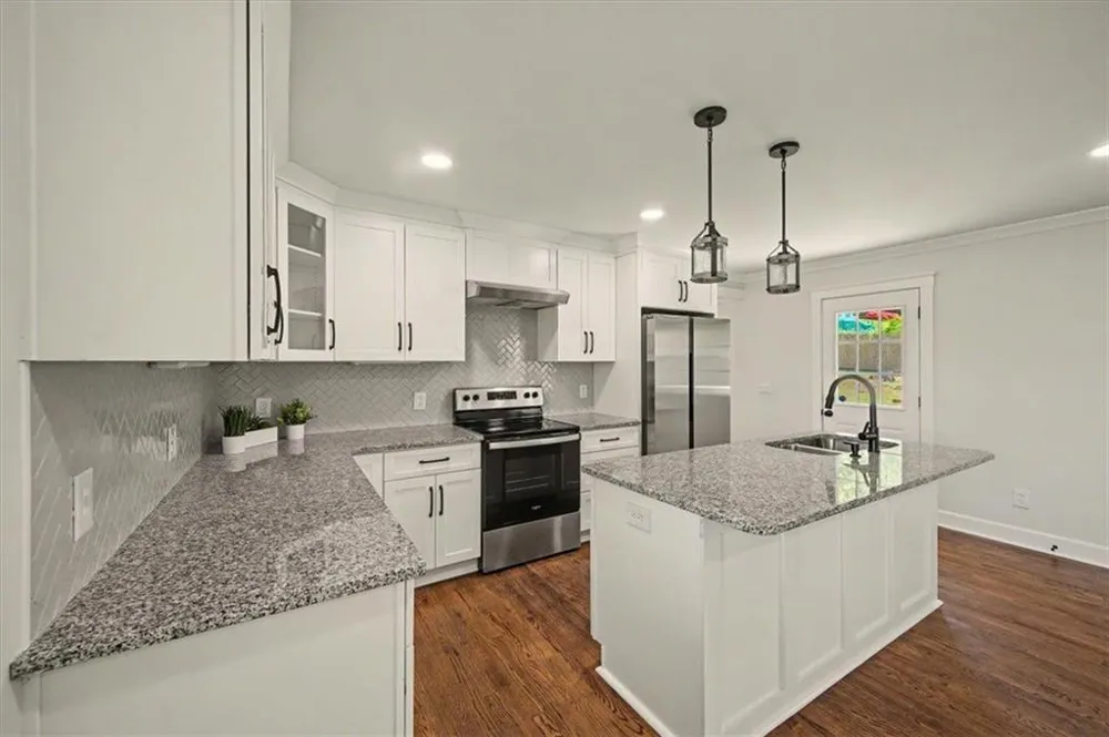 17 Crestwood Road Cartersville, GA 30121