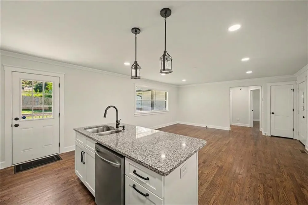 17 Crestwood Road Cartersville, GA 30121