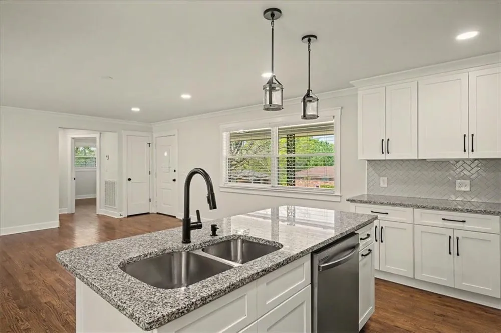 17 Crestwood Road Cartersville, GA 30121