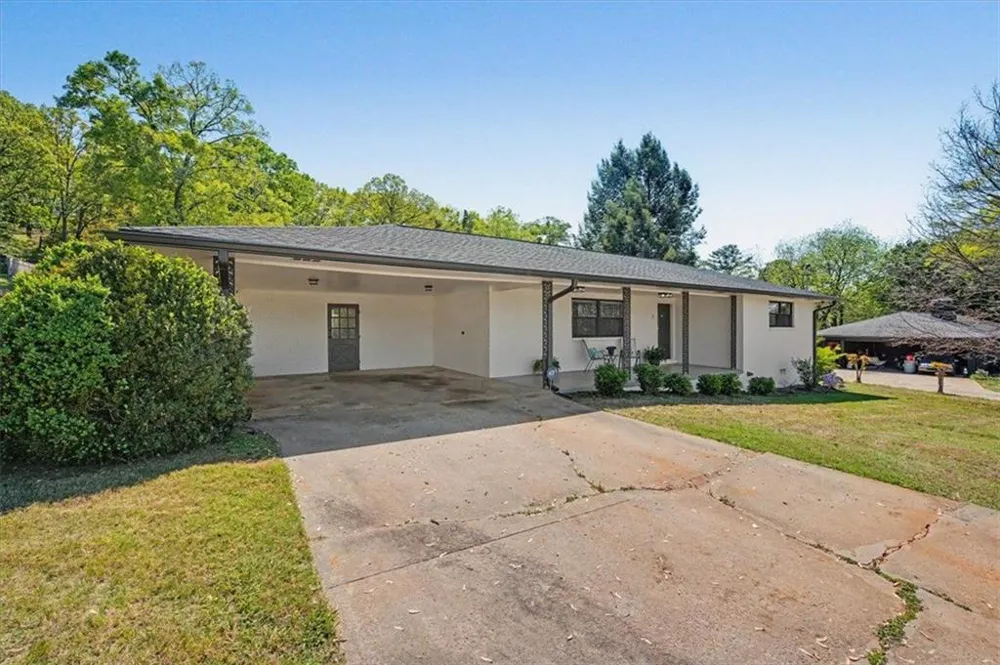 17 Crestwood Road Cartersville, GA 30121