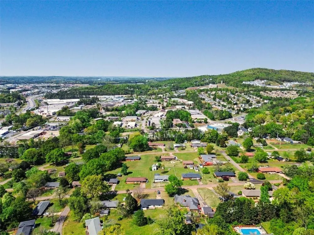 17 Crestwood Road Cartersville, GA 30121