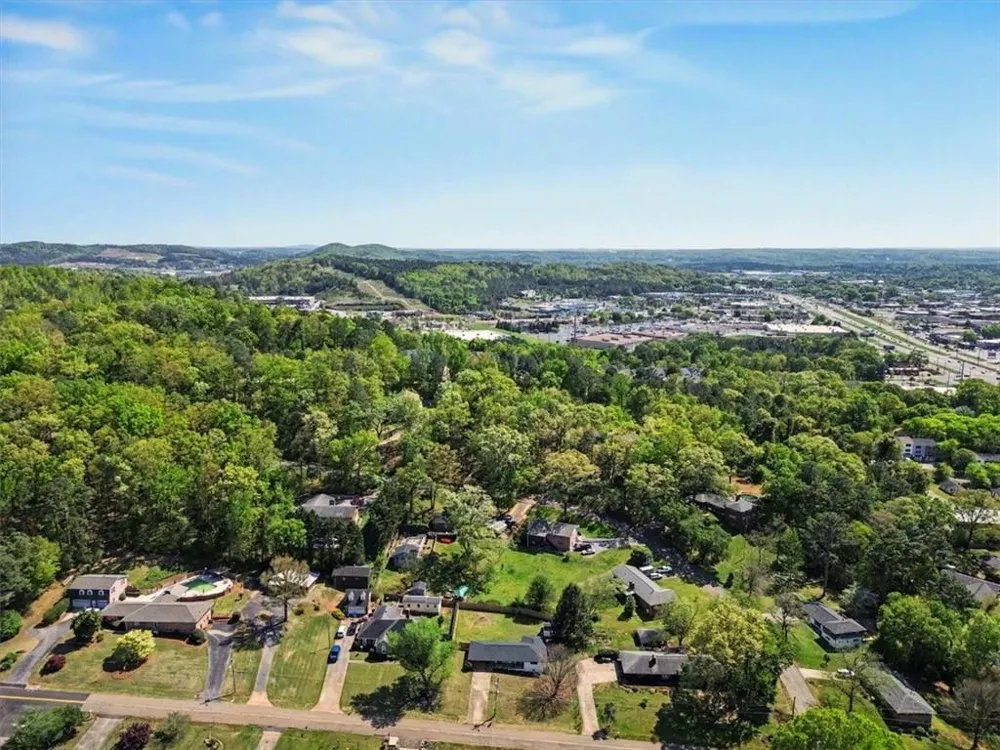 17 Crestwood Road Cartersville, GA 30121