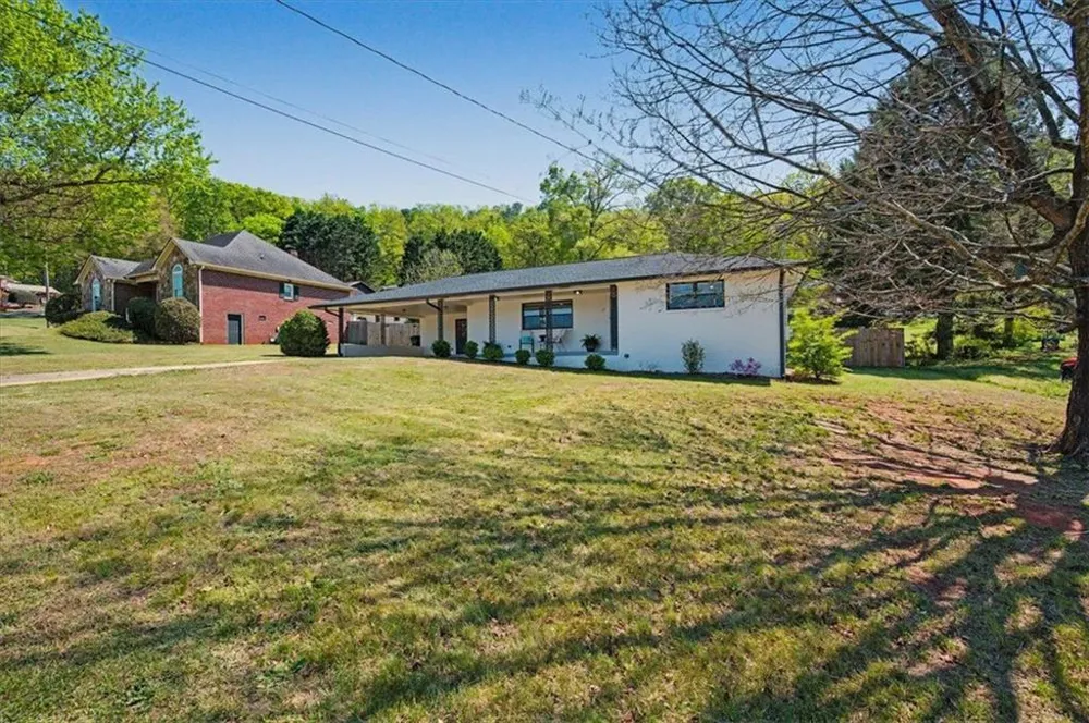 17 Crestwood Road Cartersville, GA 30121