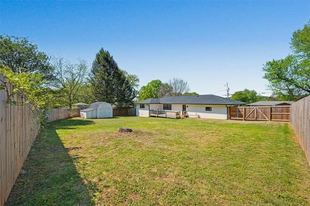 17 Crestwood Road Cartersville, GA 30121