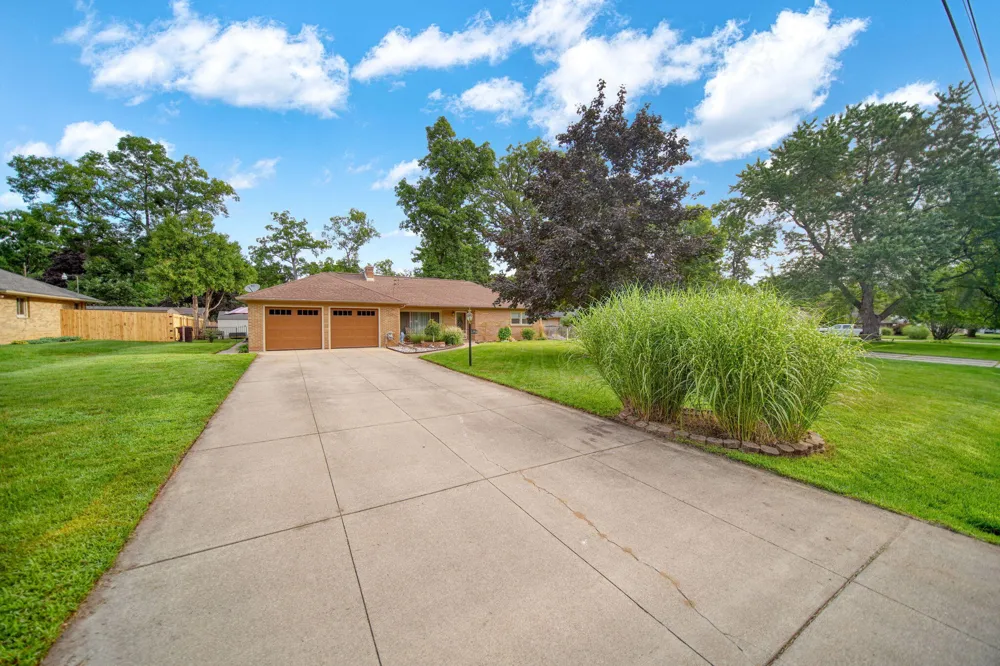 1730 Shoemaker Drive Jackson, MI 49203