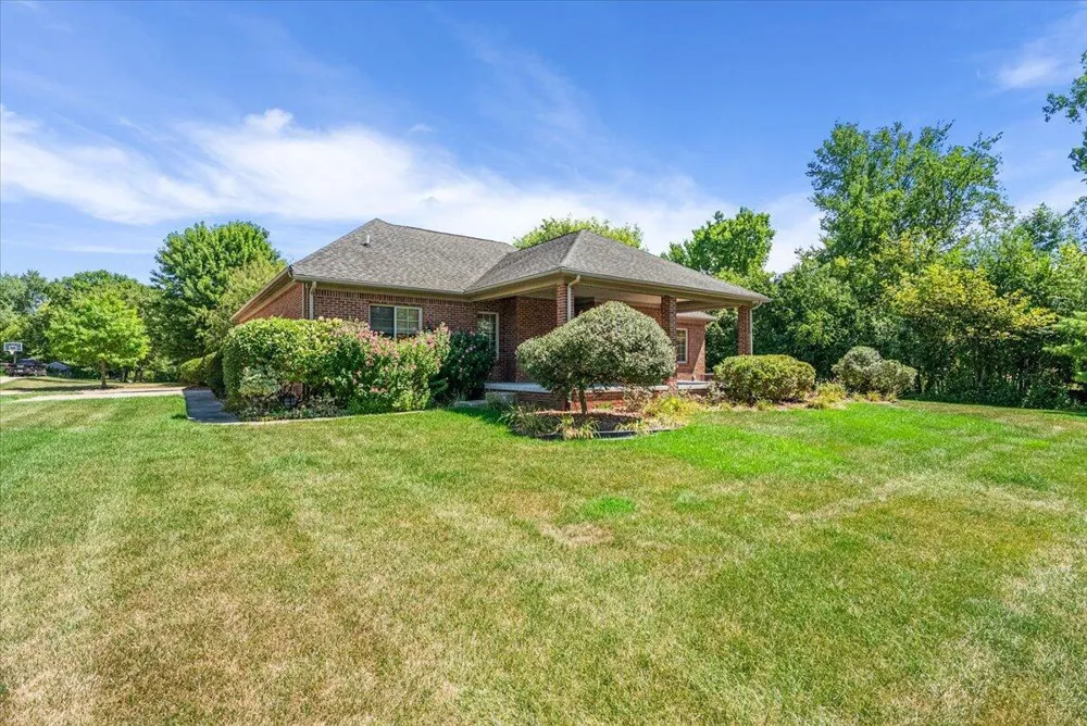 1011 Ashton Woods Drive Canton, MI 48187