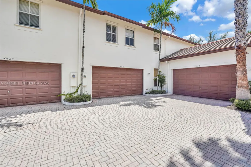 4818 Acadian Trl Coconut Creek, FL 33073