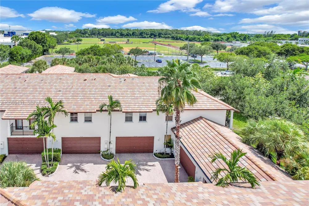 4818 Acadian Trl Coconut Creek, FL 33073
