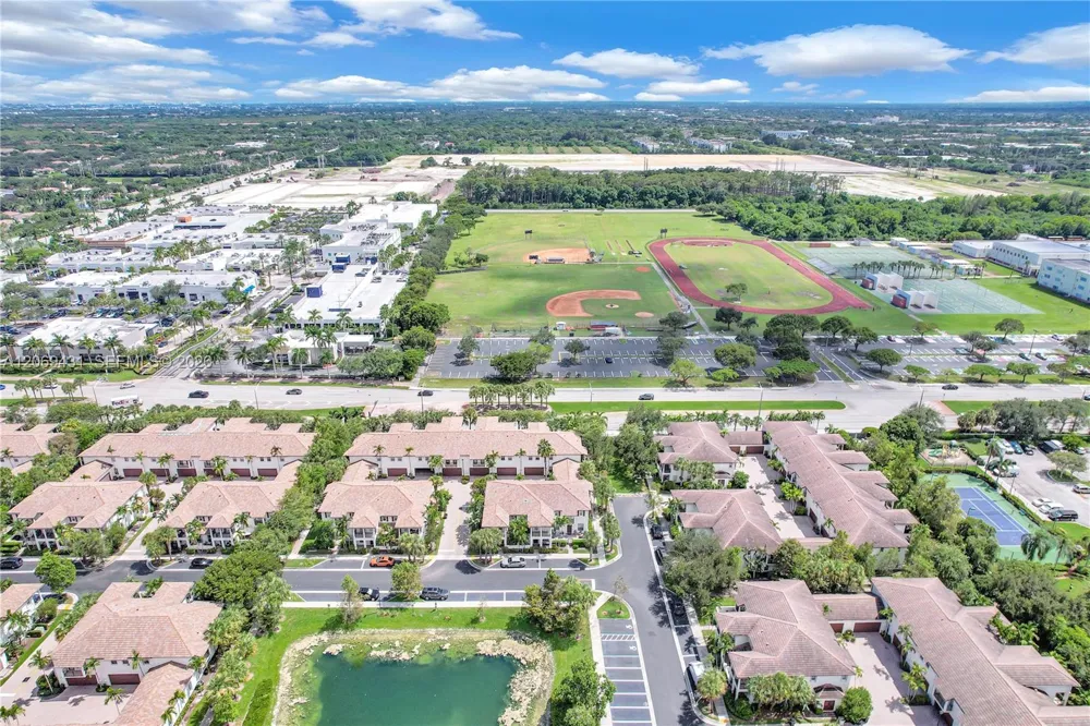 4818 Acadian Trl Coconut Creek, FL 33073