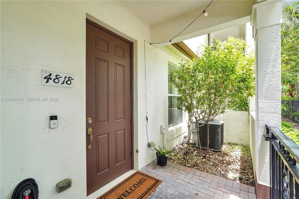 4818 Acadian Trl Coconut Creek, FL 33073