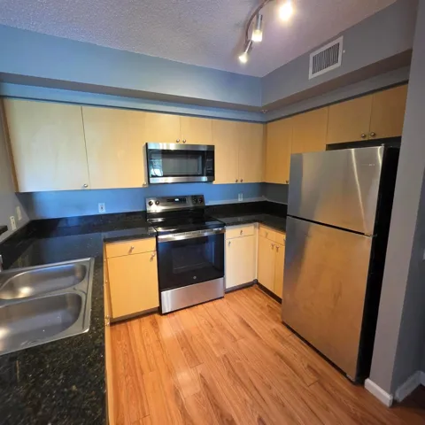 1919 Van Buren Street #404a