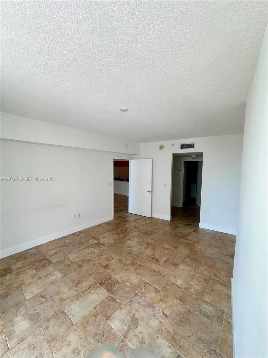 1750 Bayshore Dr #2406 Miami, FL 33132