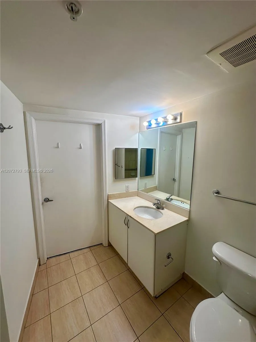 1750 Bayshore Dr #2406 Miami, FL 33132