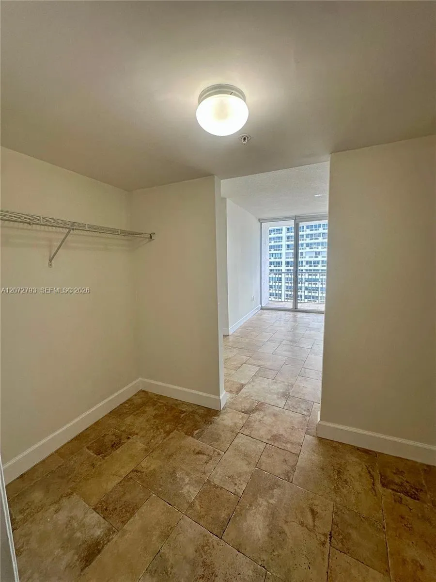 1750 Bayshore Dr #2406 Miami, FL 33132