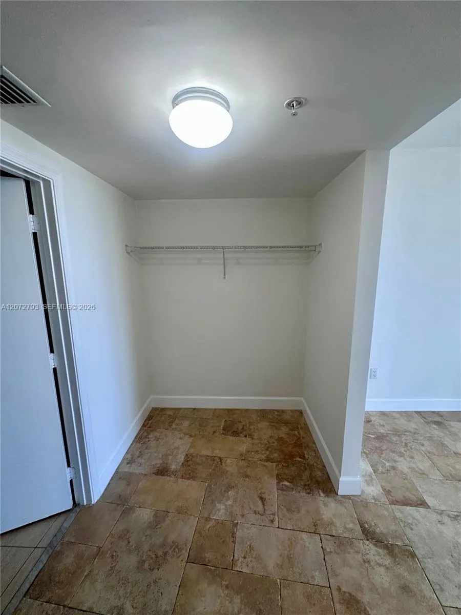 1750 Bayshore Dr #2406 Miami, FL 33132