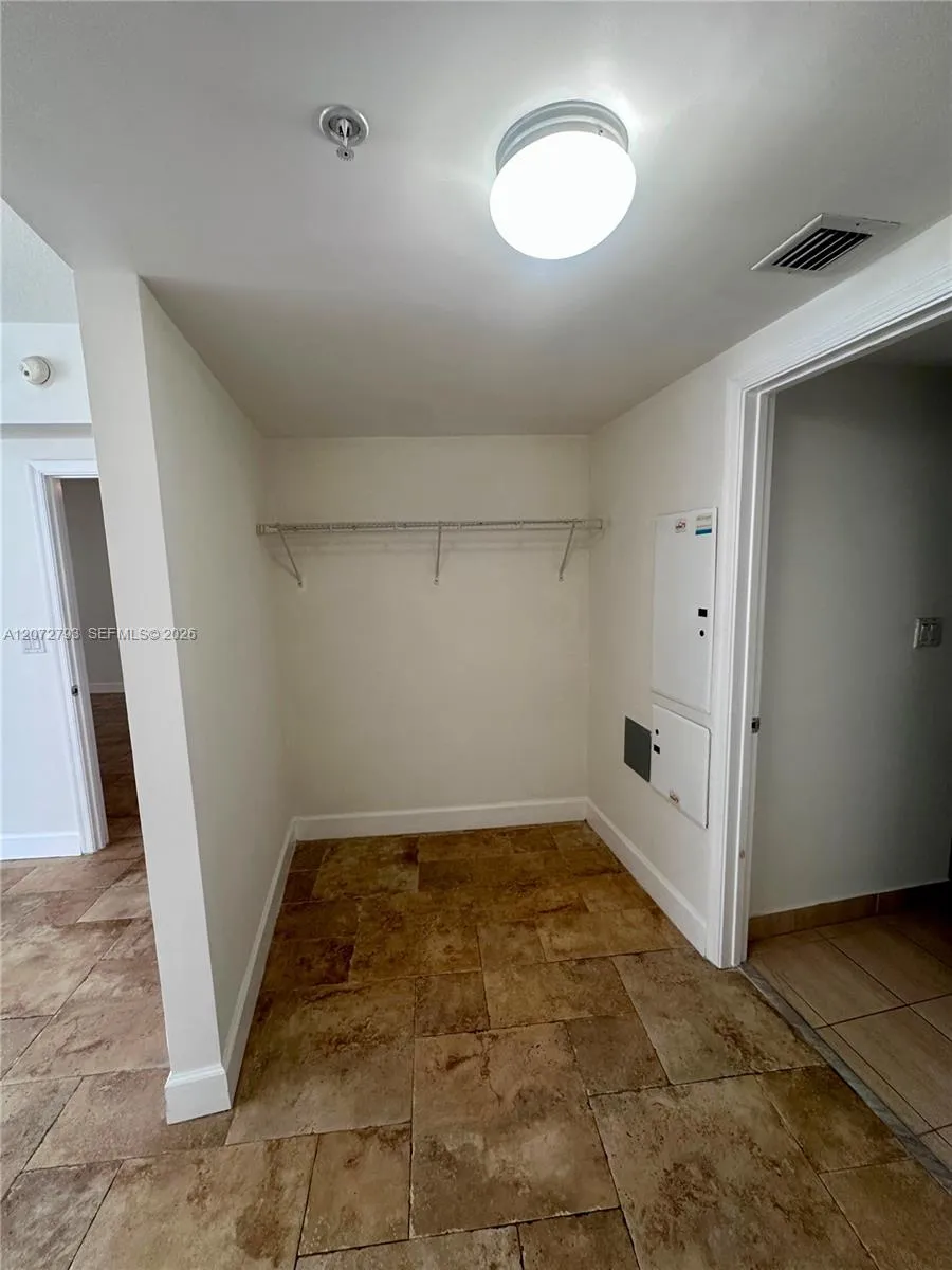 1750 Bayshore Dr #2406 Miami, FL 33132