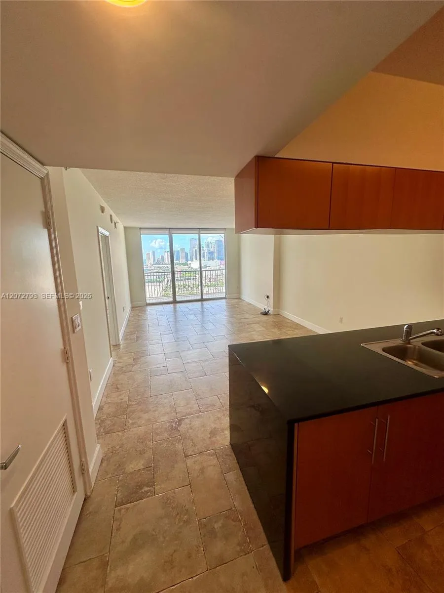 1750 Bayshore Dr #2406 Miami, FL 33132