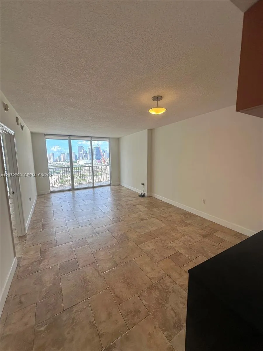 1750 Bayshore Dr #2406 Miami, FL 33132