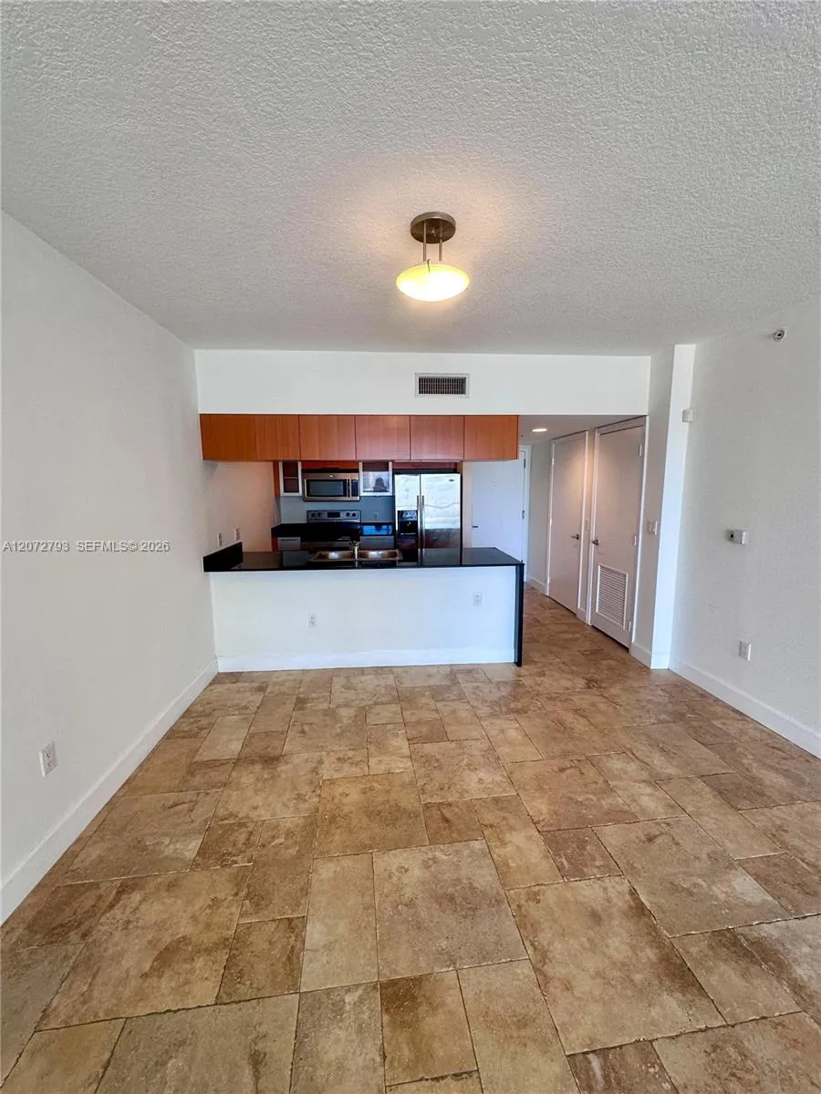 1750 Bayshore Dr #2406 Miami, FL 33132