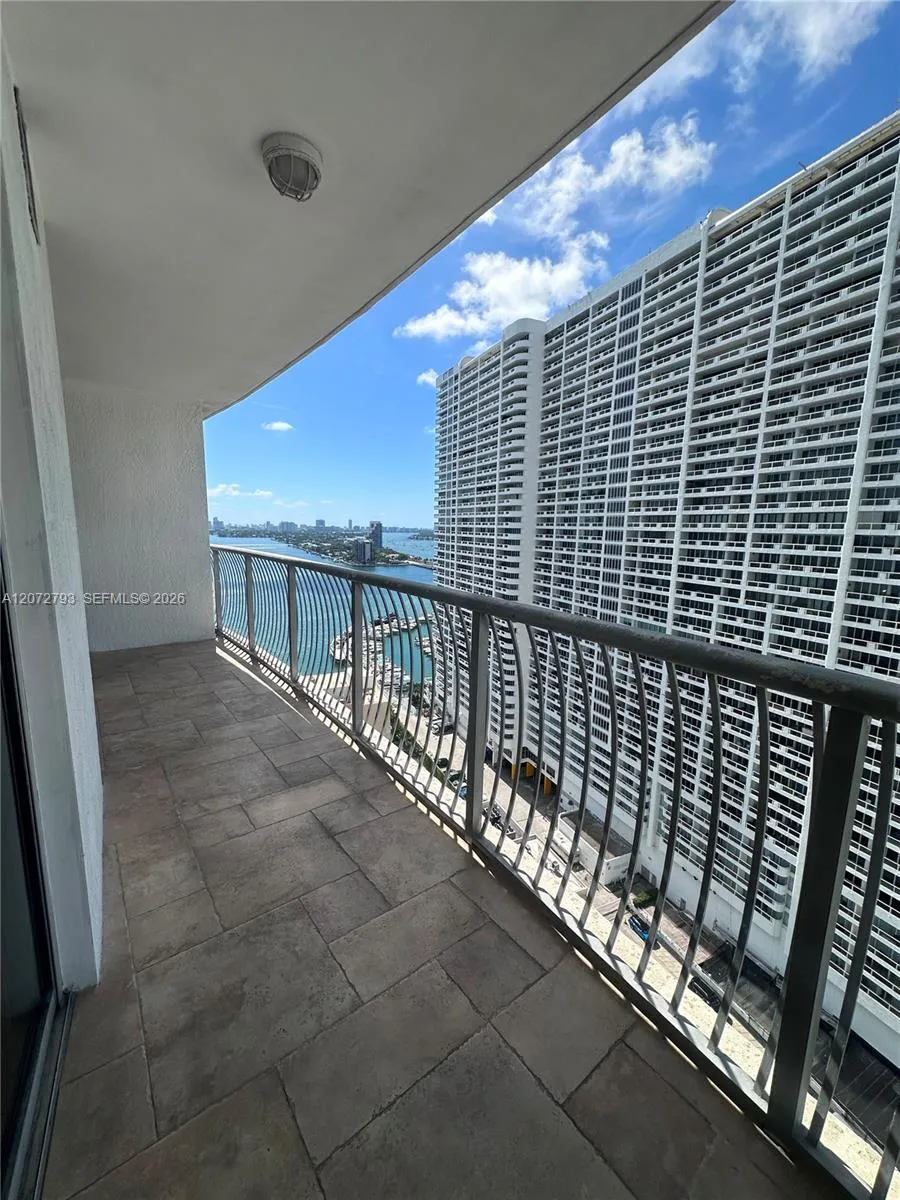 1750 Bayshore Dr #2406 Miami, FL 33132