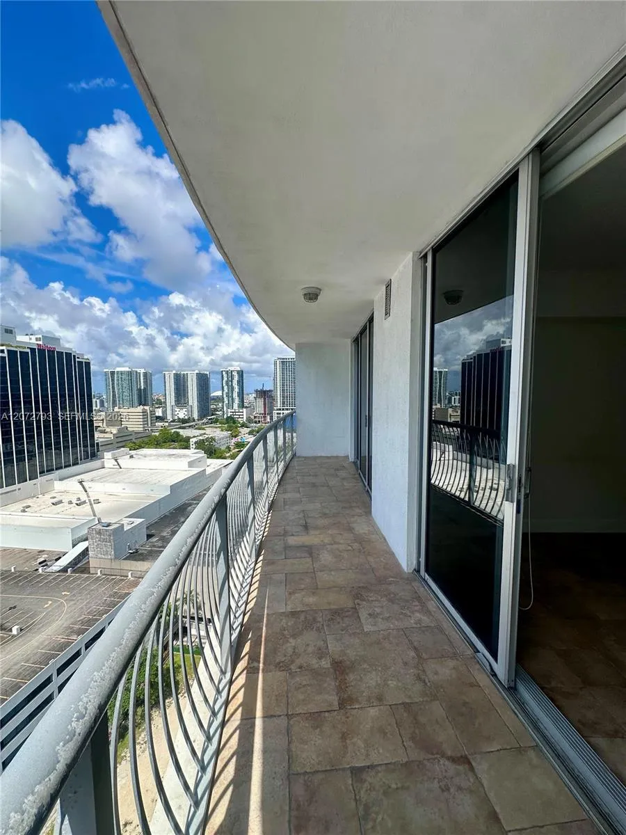 1750 Bayshore Dr #2406 Miami, FL 33132