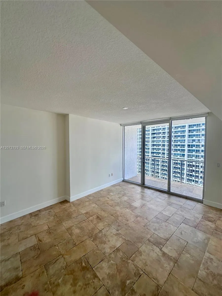 1750 Bayshore Dr #2406 Miami, FL 33132