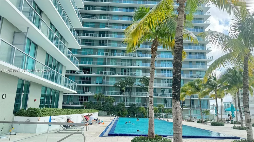 1111 SW 1st #UPH4021- Miami, FL 33130