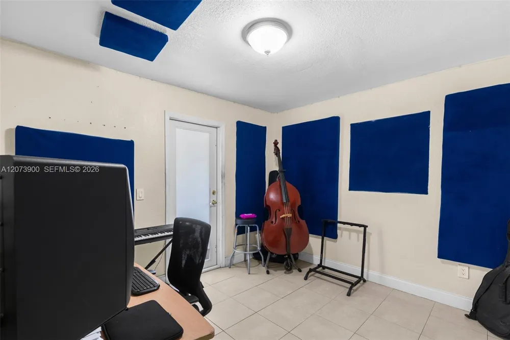 3073 NW 59th St Miami, FL 33142