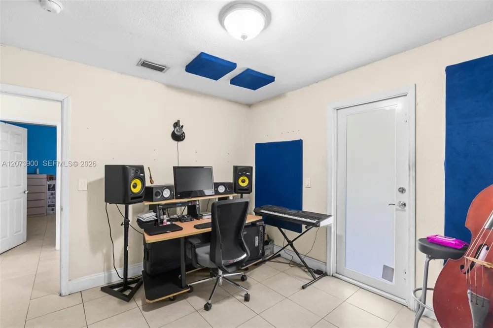 3073 NW 59th St Miami, FL 33142
